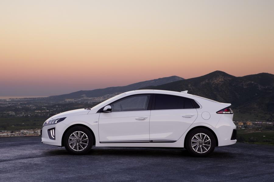 Hyundai IONIQ electric (AE) 2019 года  (WW) (фото 7 из 44)